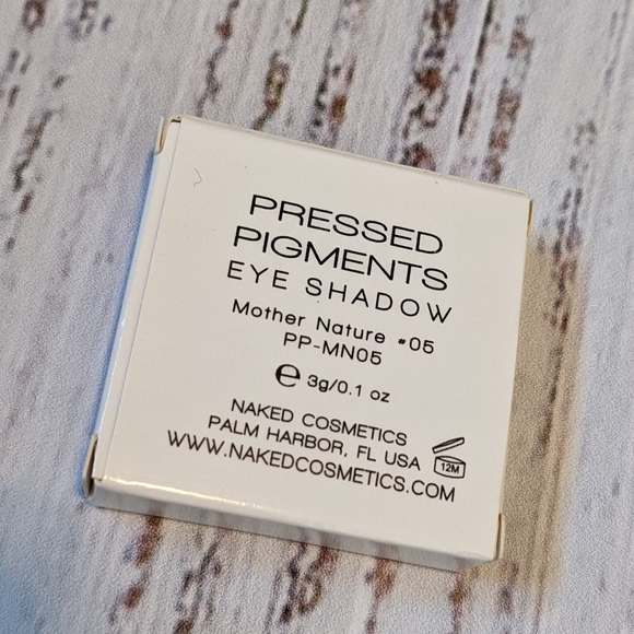 Naked Cosmetics Pressed Pigment eyeshadow - Picture 3 of 3